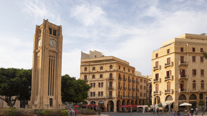 黎巴嫩贝鲁特：奈杰梅赫广场是贝鲁特市中心的中心。哈米迪伊钟楼及其周围的建筑被重建，因为它们在内战期间遭到严重破坏。