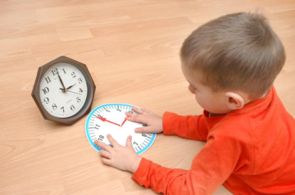 Child learns the time on two clocks