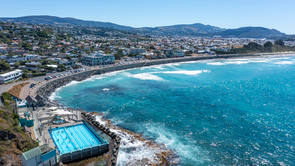 Aerial view of Saint Clair Beach in Dunedin, New Zealand.