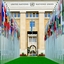 来自世界各地的旗帜排在通往瑞士日内瓦联合国总部的道路上。