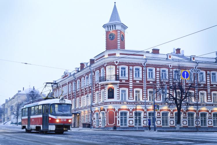 Main street with tram in Ulyanovsk, Russia: The birthplace of Vladimir Lenin.