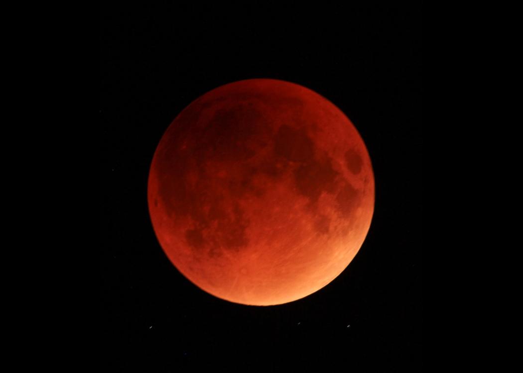 image of a totally eclipsed, red full moon.