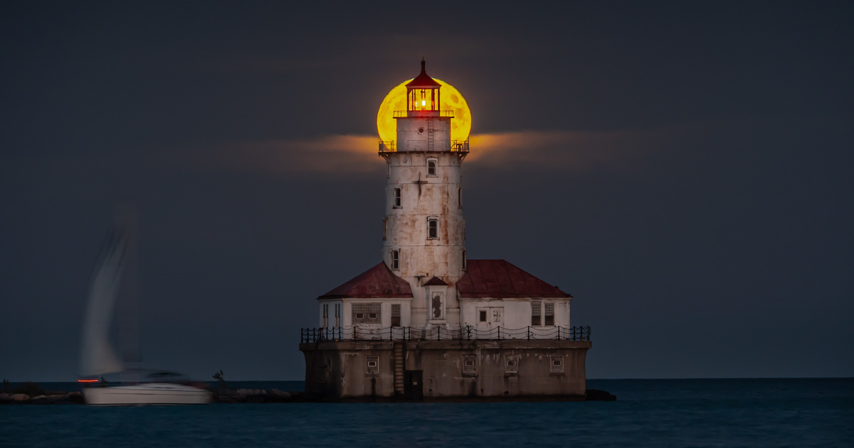 When Is The Harvest Moon In 2022   Harvest Full Moon Lighthouse 