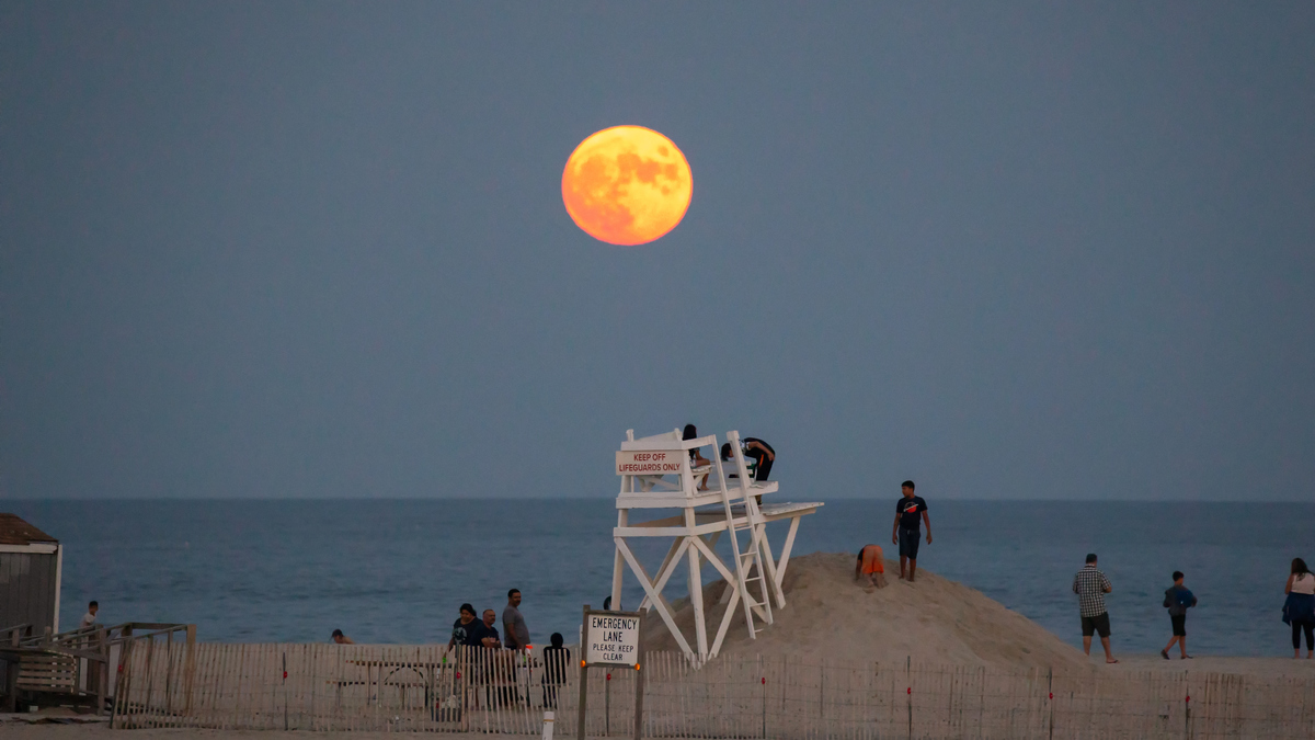 Super Strawberry Moon June 2022