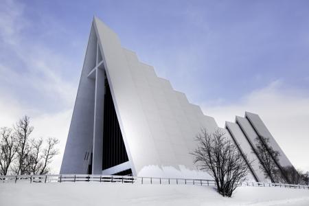 Ishavskatedralen i Tromsø i snø.