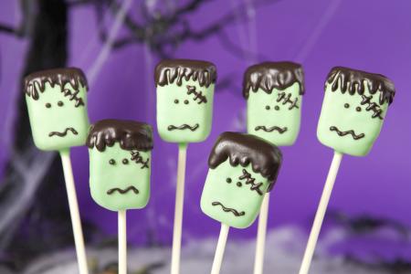 Frankenstein cake pops.