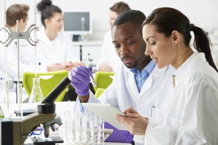 Woman working in a laboratory.