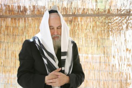 Rabbi praying on Sukkot