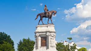 Bronze statue of General Robert E. Lee with against a blue sky.