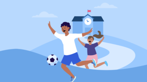 Illustrasjon av to glade barn som springer med armene i luften og leker med en fotball. I bakgrunnen ligger en skolebygning.