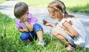 Little girl apologizes to boy