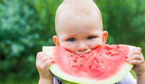 Cute girl eating watermelon. 