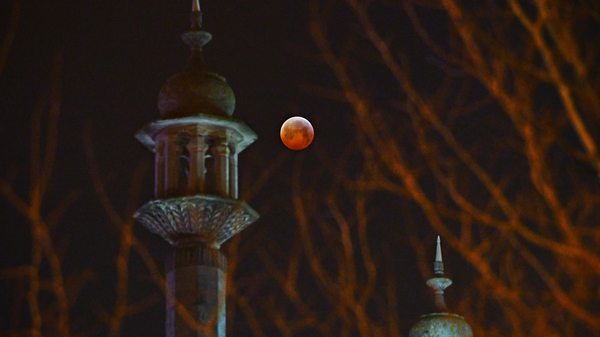 A Blood Moon hangs over the Royal Pavilion in Brighton, UK.