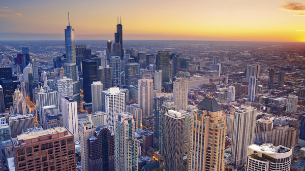 Skyline von Chicago während dem Sonnenuntergang.