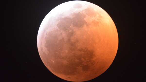 Total lunar eclipse Darien Martin