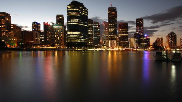The Australian state of Queensland's capital city, Brisbane, at dusk.