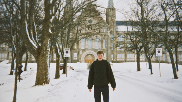 Steffen Thorsen in front of the Norwegian University of Science and Technology (NTNU) in Trondheim.