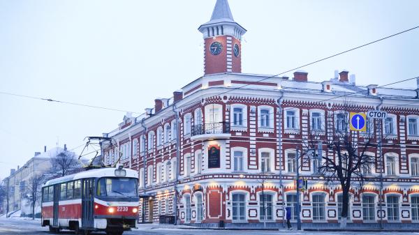 Main street with tram in Ulyanovsk, Russia: The birthplace of Vladimir Lenin.