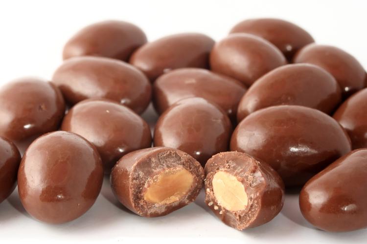 Almonds covered with delicious chocolate.