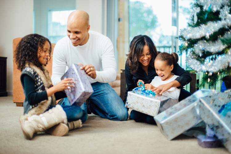 4 Holiday Traditions That Bring Money & Community Together