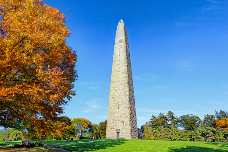 Памятник Беннингтону в Вермонте.
