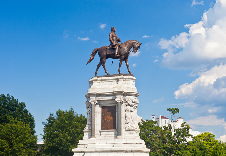 Angehimmelt: Eine Statue des Südstaaten-Generals Robert E. Lee.