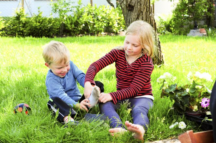 Kids putting on shoes.