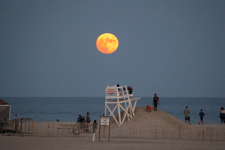 Super Strawberry Moon June 2022