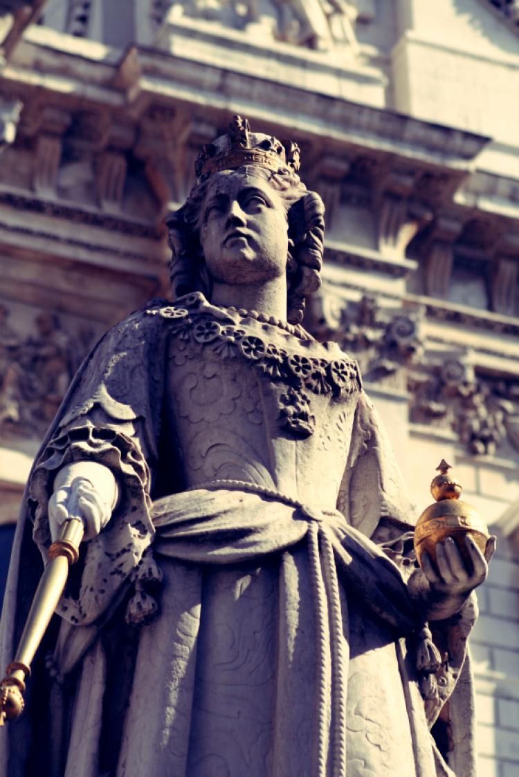 A statue of Queen Victoria.